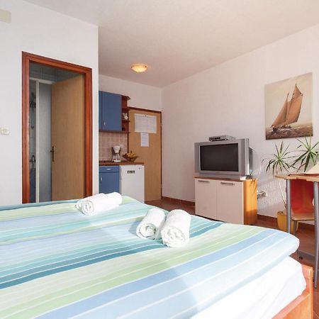 Stunning Apartment In Kornic With House Sea View Eksteriør billede