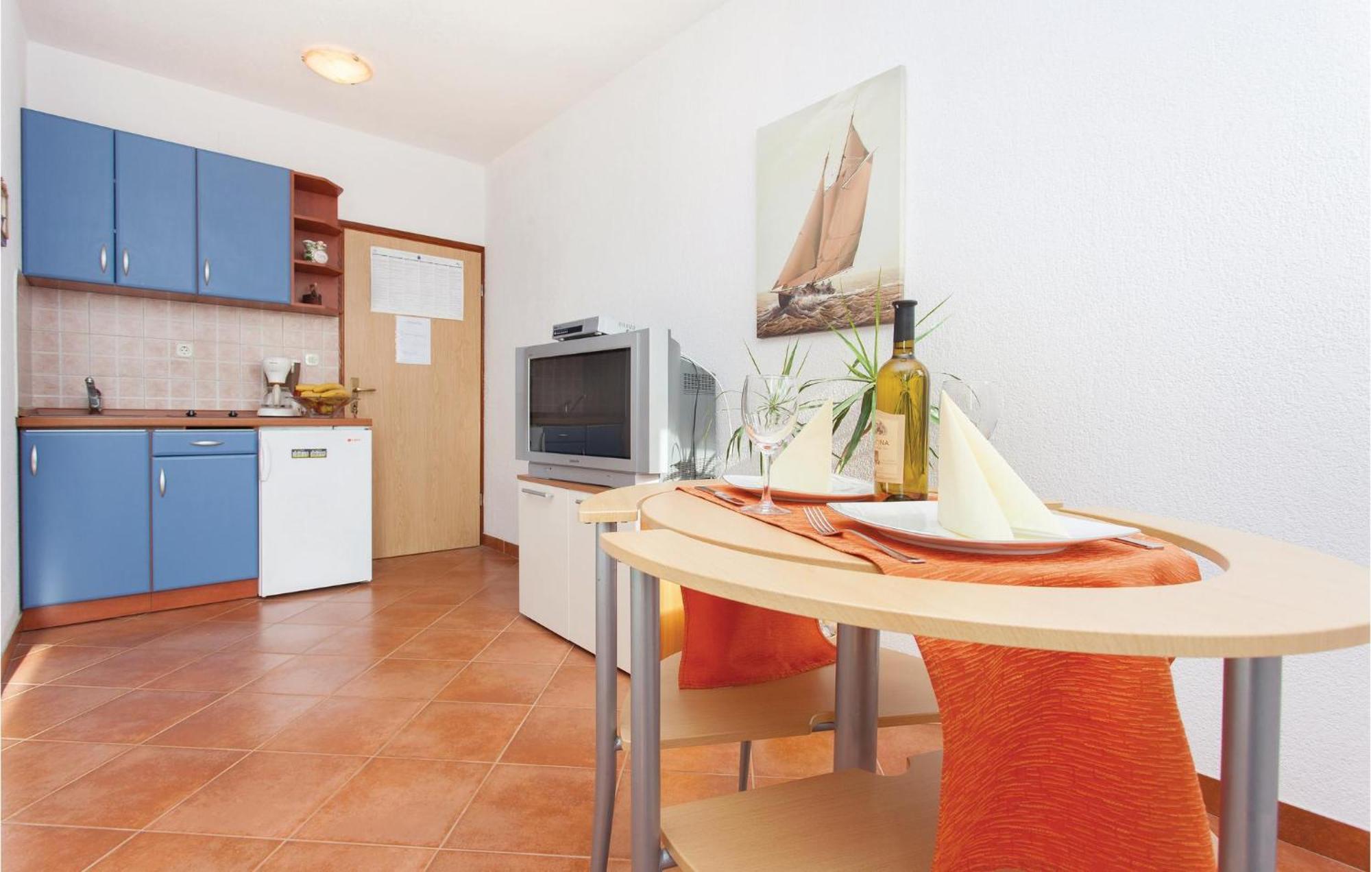 Stunning Apartment In Kornic With House Sea View Eksteriør billede