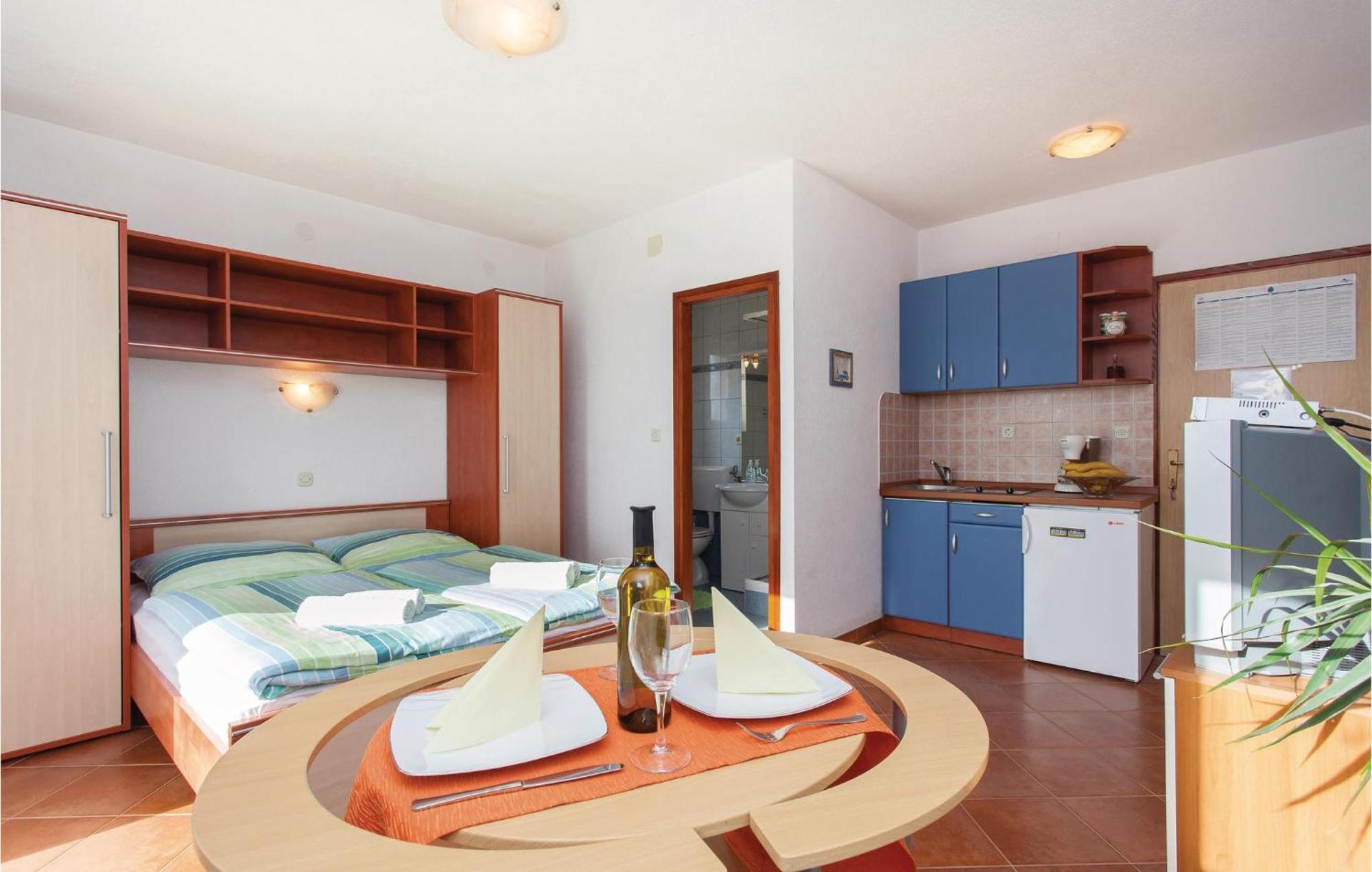 Stunning Apartment In Kornic With House Sea View Eksteriør billede